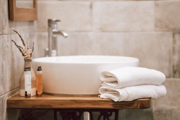 Quels sont les produits d'accueil hôtellerie proposés par les hôtels 4 étoiles et plus ?
