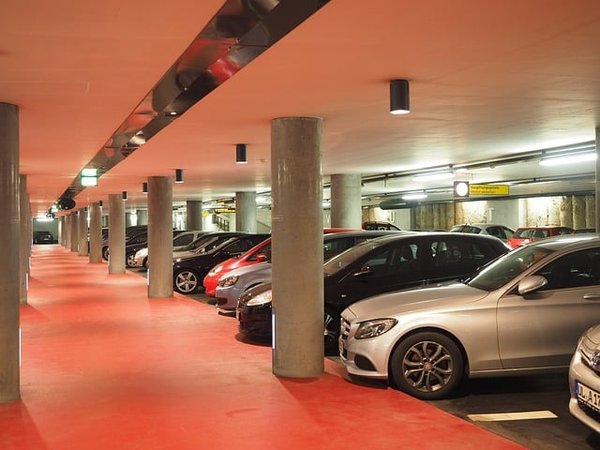 Guide Complet des Types de Parking pour les Hôtels à Perpignan : Trouvez Votre Place Idéale
