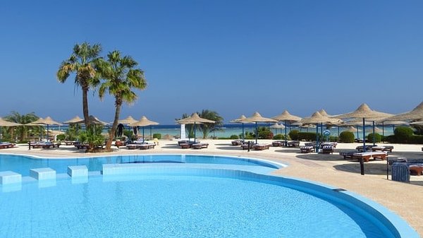 Plongez dans le confort : Top 10 des hôtels avec piscine à Perpignan