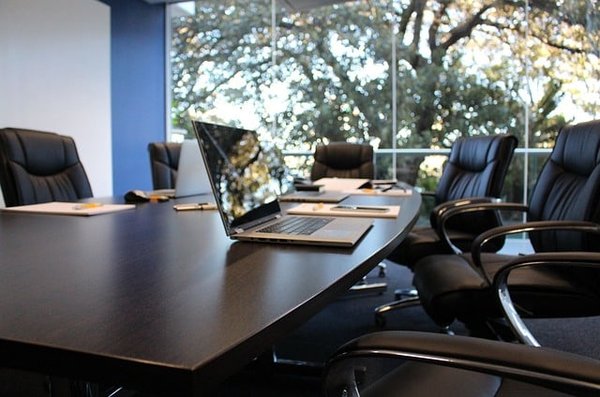 Les avantages insoupçonnés de louer une salle de réunion pour vos événements professionnels